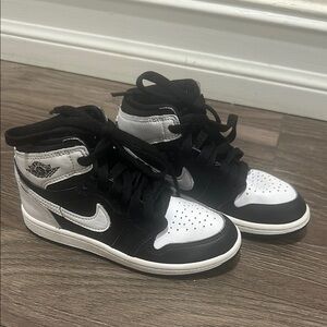 Jordan 1- black and white